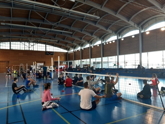 Promouvoir le volley assis en sensibilisant les
jeunes à cette discipline paralympique